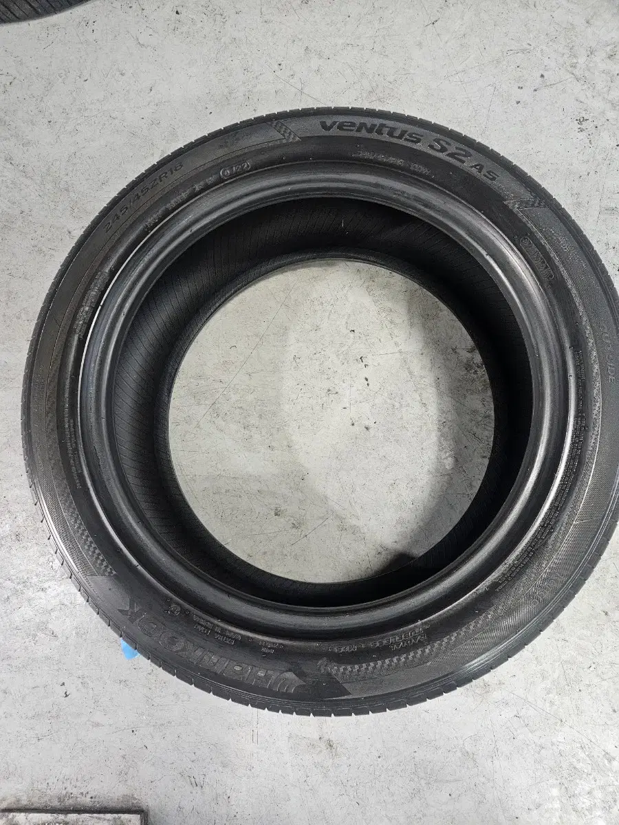 중고타이어 한국타이어 벤투스 S2 AS 245/45R18 2EA